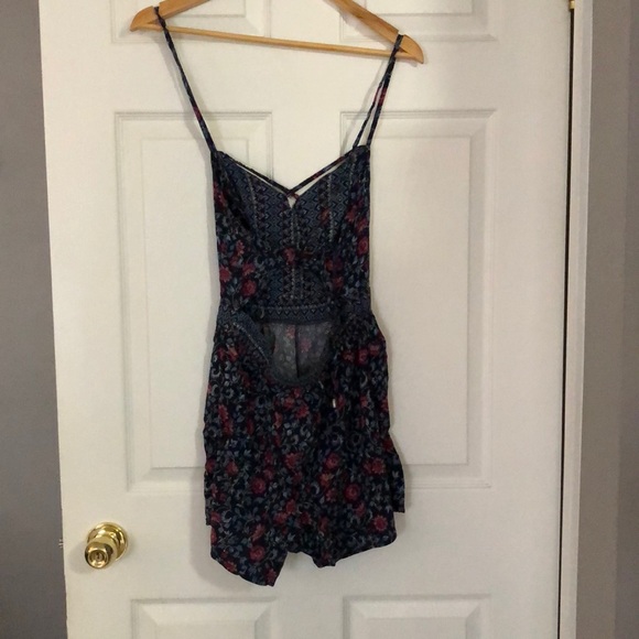 Floral Romper - Picture 3 of 4